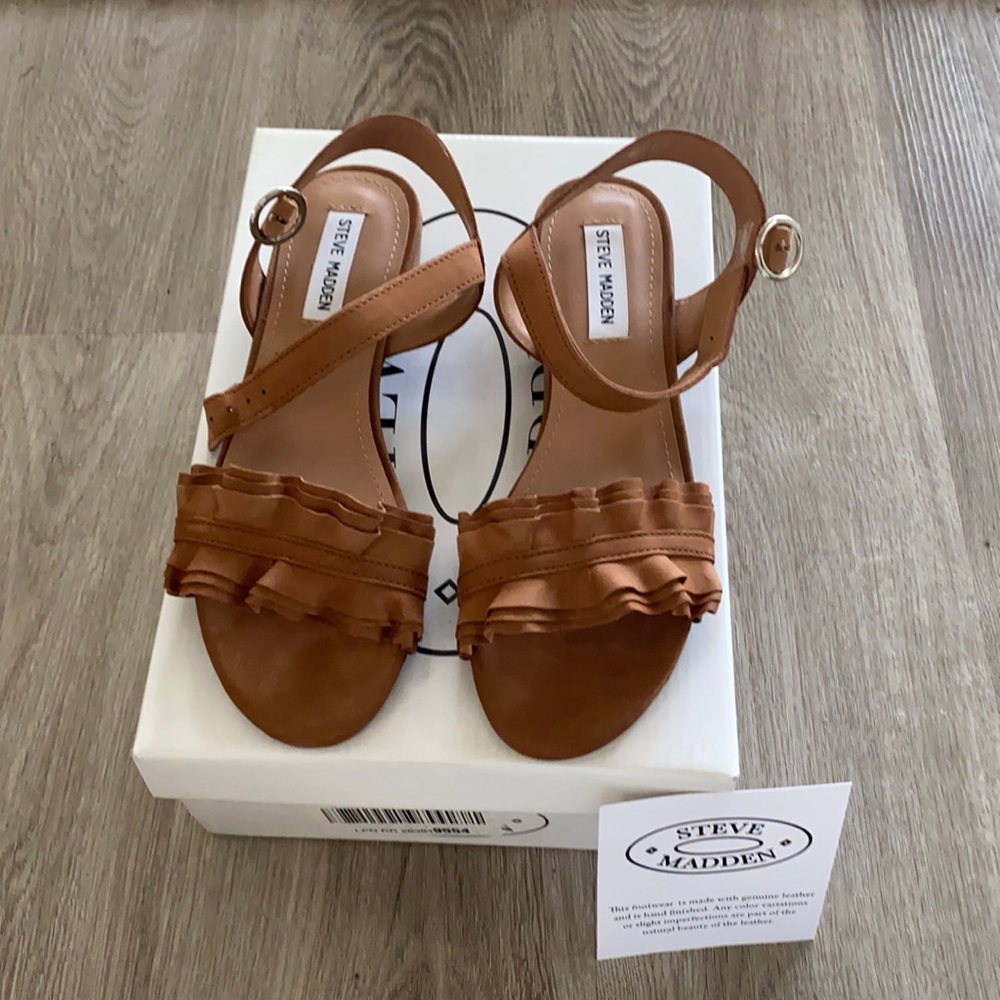 NWT STEVE MADDEN SANDALS